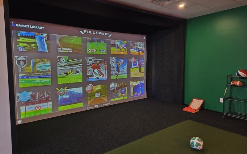 Sports simulator lounge at FLATZ 512 pet-friendly apartments in San Marcos