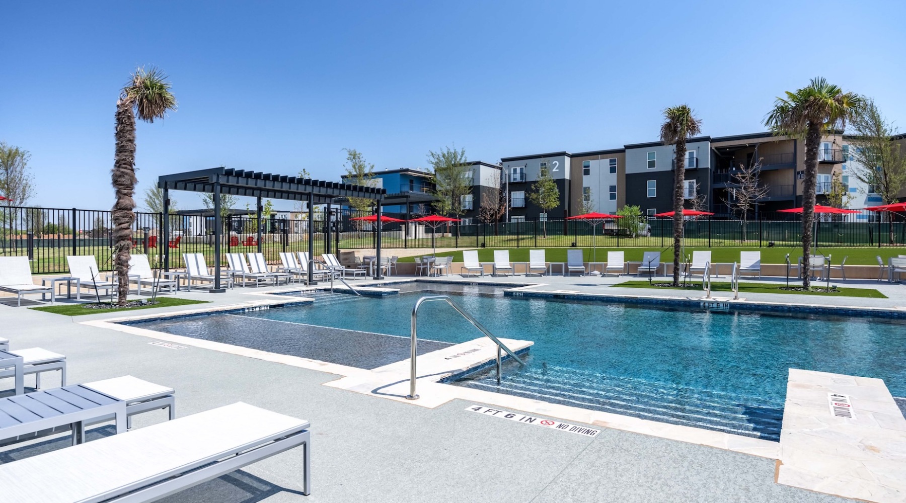 FLATZ 512 Swimming Pool