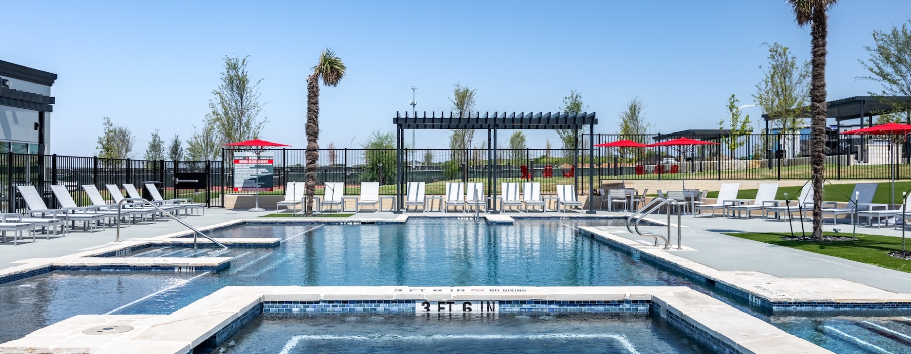 FLATZ 512 Swimming Pool